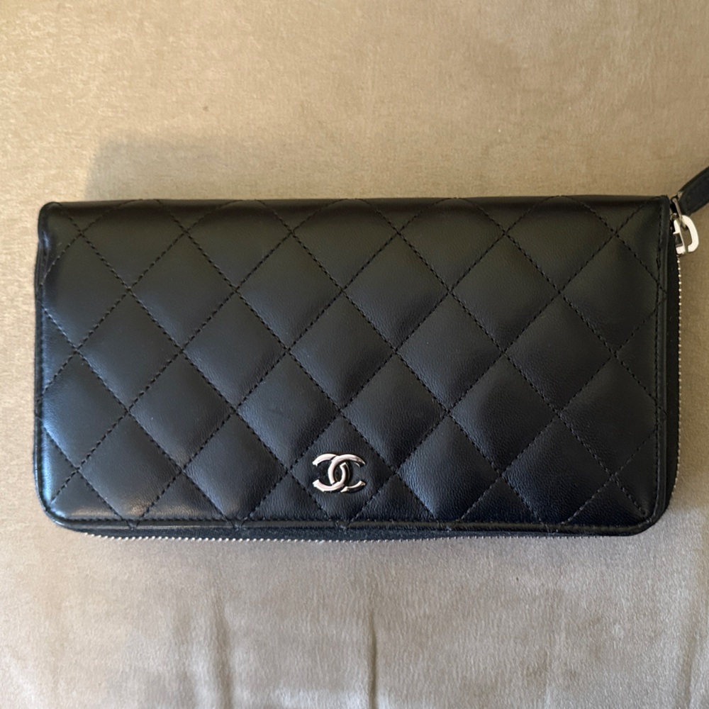 CHANEL Black Quilted Leather Wallet